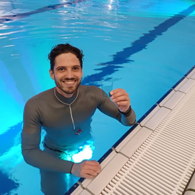It is getting a tradition by now. If someone in our club swims a national record, we celebrate that and let them know we are very proud!
This time, it is @joostrothweiler who sets a national record with 175m DYNB at the competition in April in Eindhoven! Yesterday during our regular training, we gave him a nice trophy to honour this awesome achievement. 👌
Well done Joost!
#freediving #nationalrecord #aida #freedivingutrecht #dutchrecord #dynb #poolfreediving #poolcompetition
